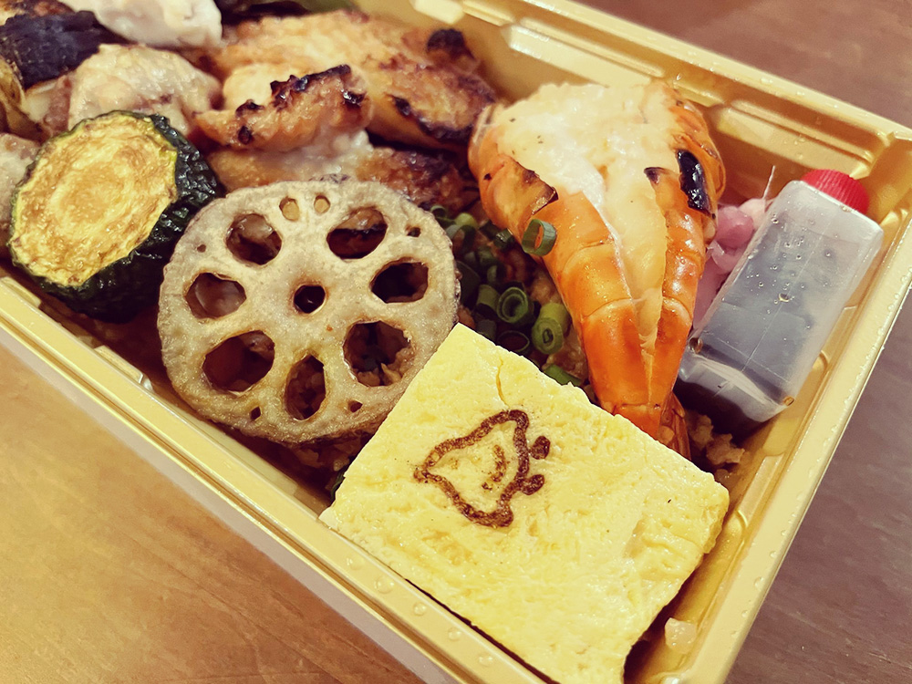 たまやの焼鳥弁当（上）