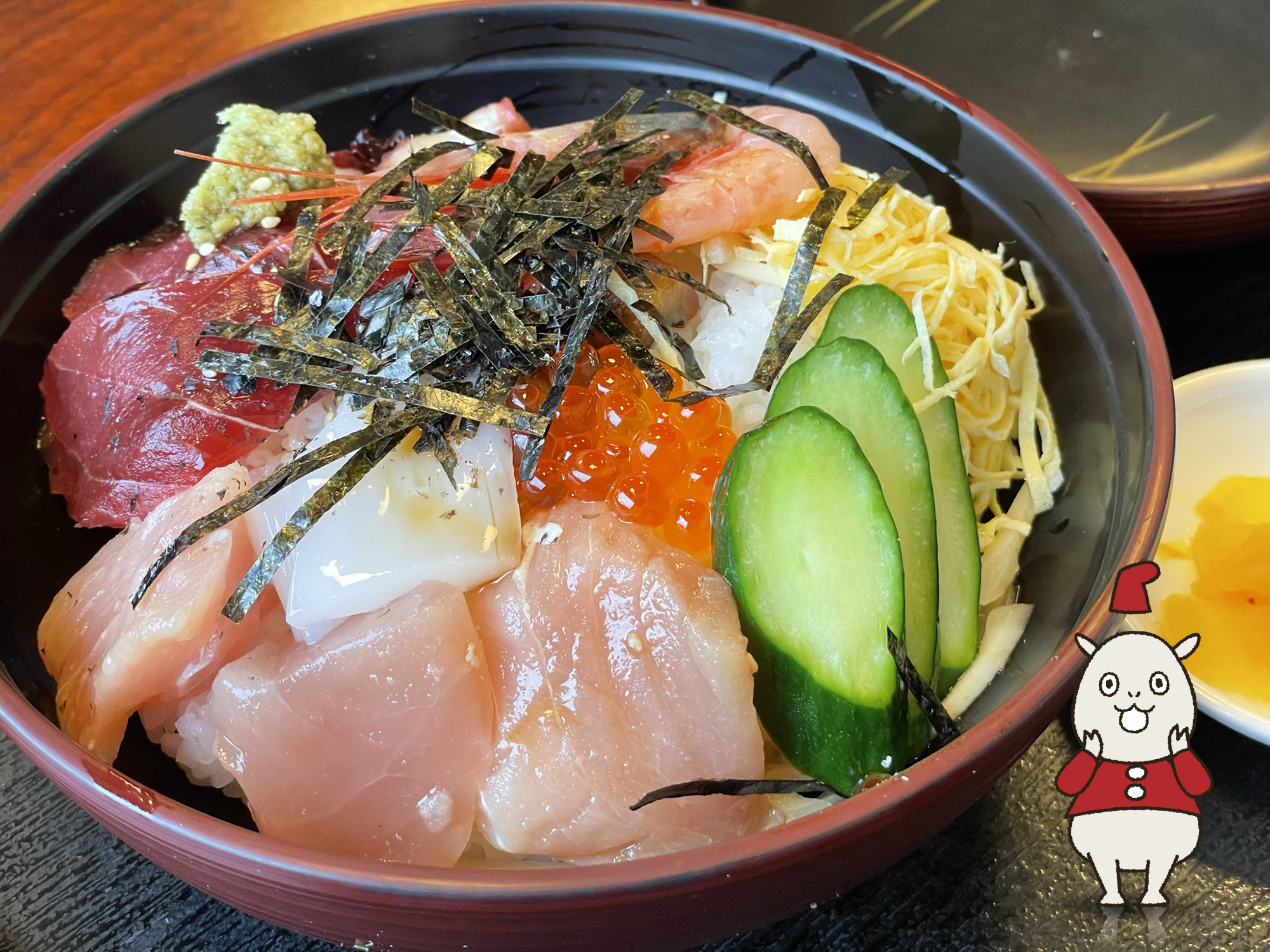 ボリューム満点！ 金沢港「厚生食堂」のおいしい海鮮丼と近海フライ